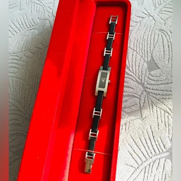 CUTE 💖ATTRACTIVE ❤️SEXY 🔥GUCCI watch 🔥